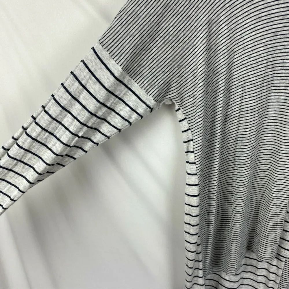 ✨ CAbi Pivot Tee✨ - Picture 5 of 5